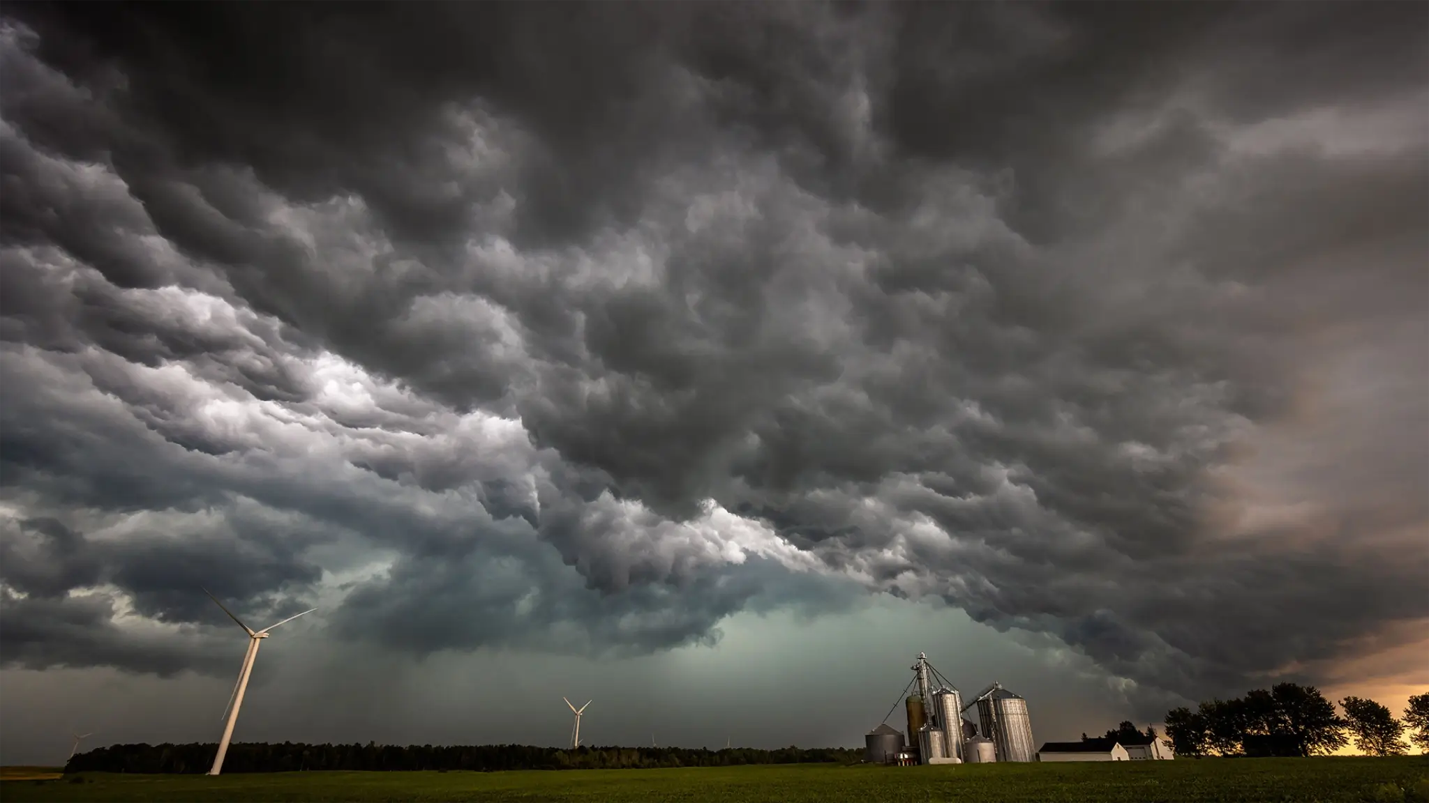 Inside the Photo - A storm approaching by Ralph Teeple