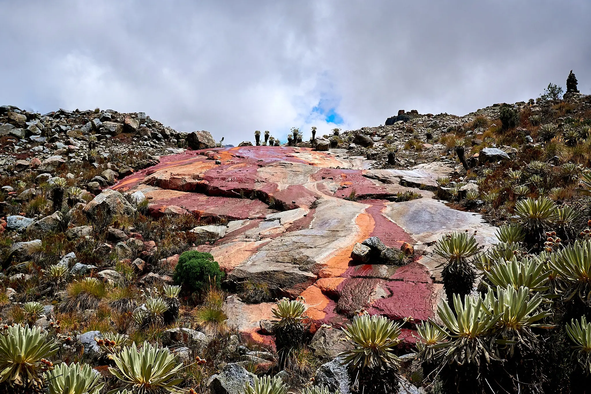 My Travel Diary Chronicles - Colombia, Laguna Grande. Red rocks
